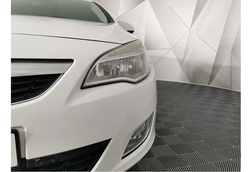 Opel Astra 1.6 AT (115 л.с.) Белый в АВИЛОН. Слайд №10