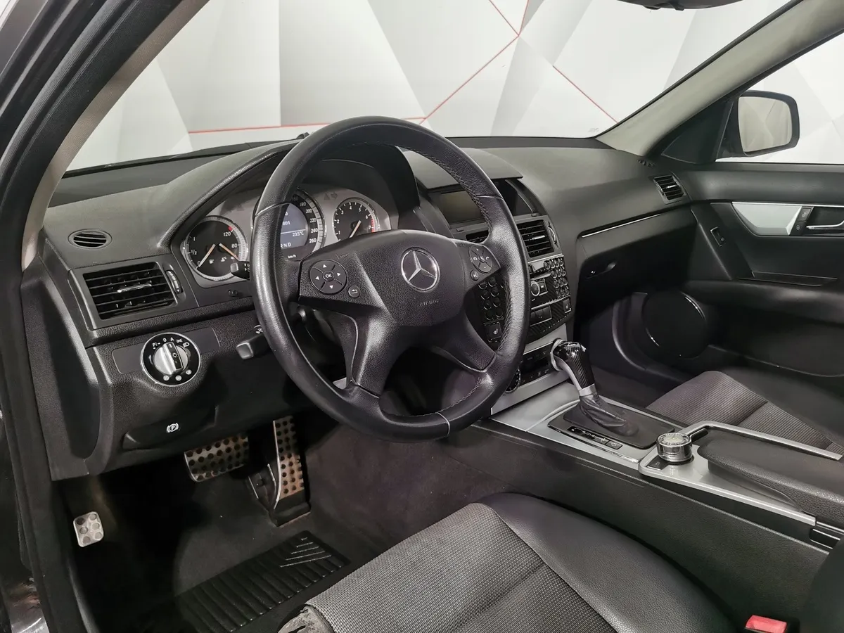 Mercedes-Benz C-Класс C 180 7G-Tronic Plus (156 л.с.) Черный в АВИЛОН. Слайд №17