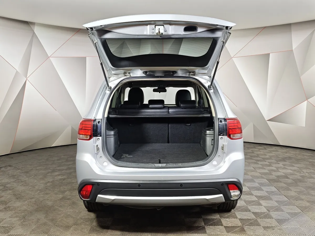 Mitsubishi Outlander 2.0 MIVEC CVT 4WD (146 л.с.) Intense Plus Серебристый в АВИЛОН. Слайд №12