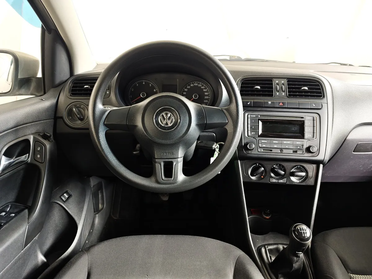 Volkswagen Polo 1.6 MPI MT (90 л.с.) Comfortline Серебристый в АВИЛОН. Слайд №20