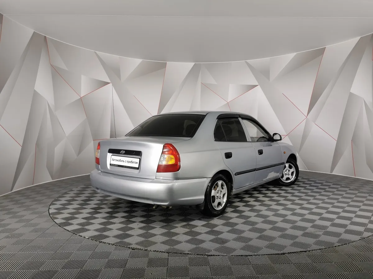 Hyundai Accent 1.5 MT (102 л.с.) Серебристый в АВИЛОН. Слайд №2
