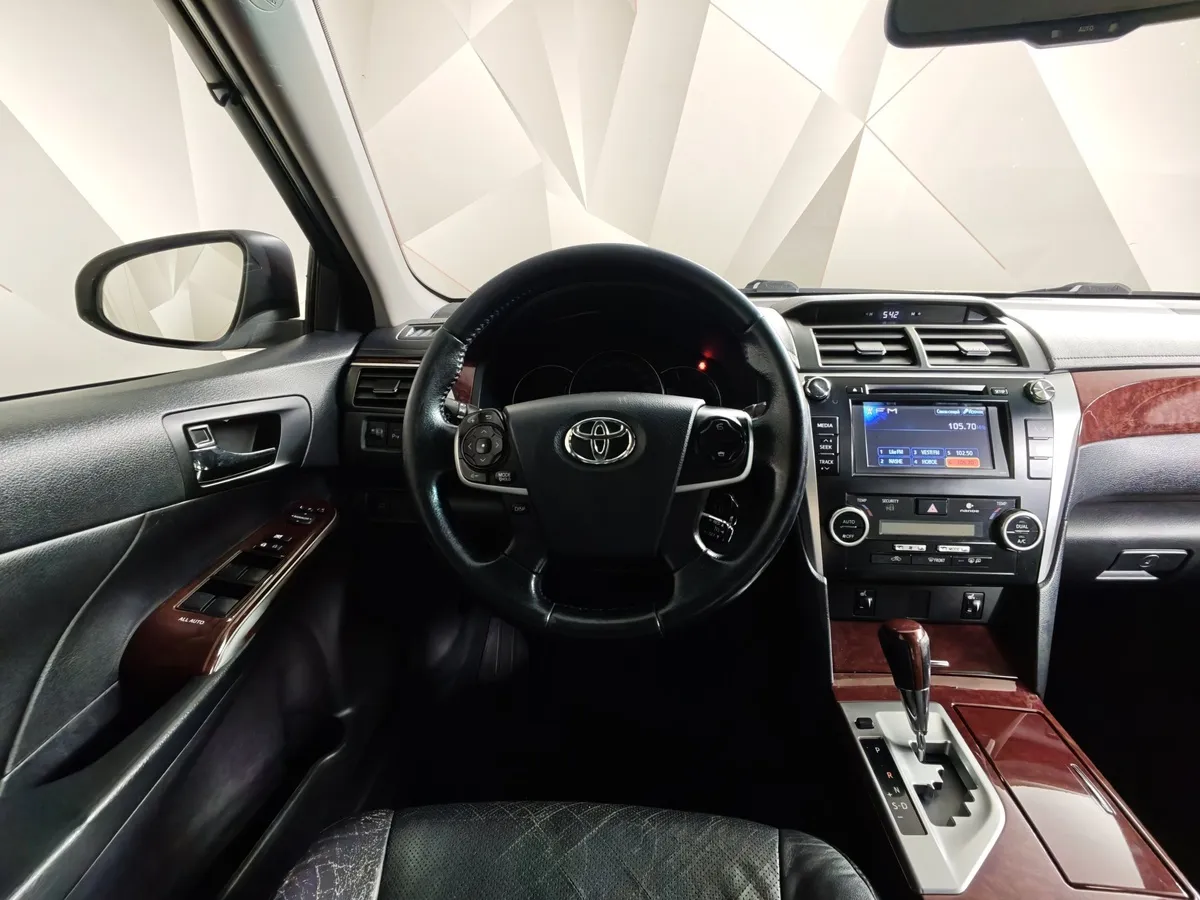 Toyota Camry 2.5 AT (181 л.с.) Белый в АВИЛОН. Слайд №20
