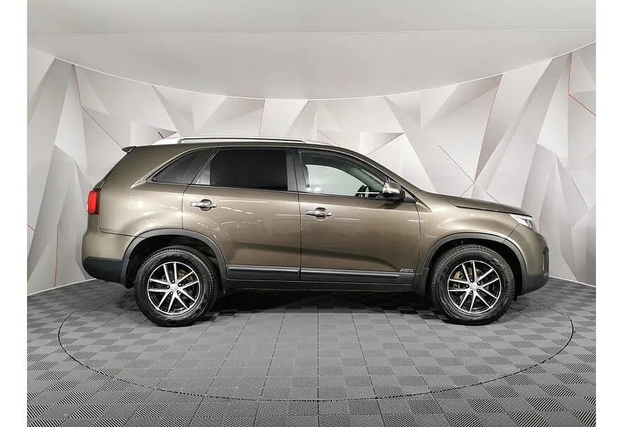 Kia Sorento 2.4 AT 4WD (175 л.с.) Premium Бежевый в АВИЛОН. Слайд №4