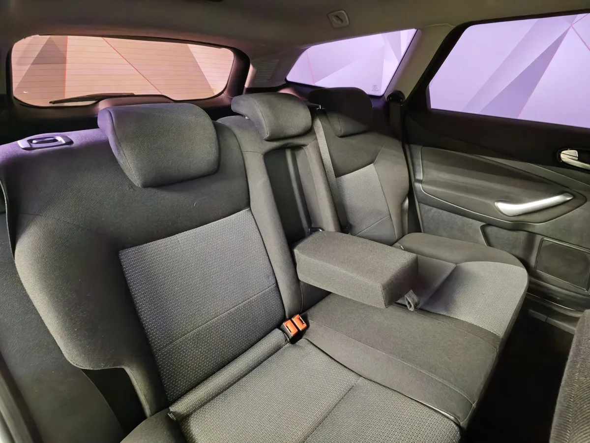 Ford Mondeo 2.3 AT (160 л.с.) Trend Серебристый в АВИЛОН. Слайд №16