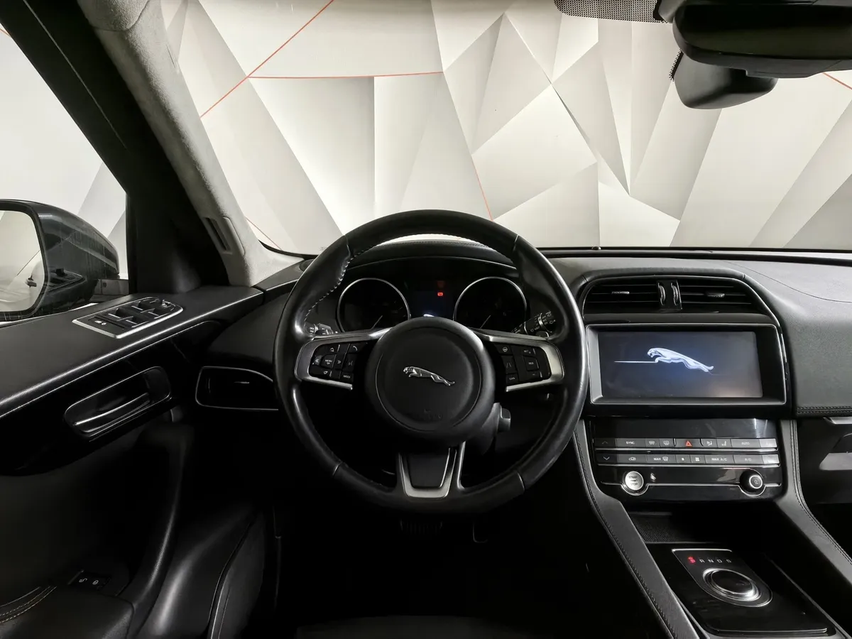 Jaguar F-Pace 2.0 AT AWD (249 л.с.) Prestige Черный в АВИЛОН. Слайд №19