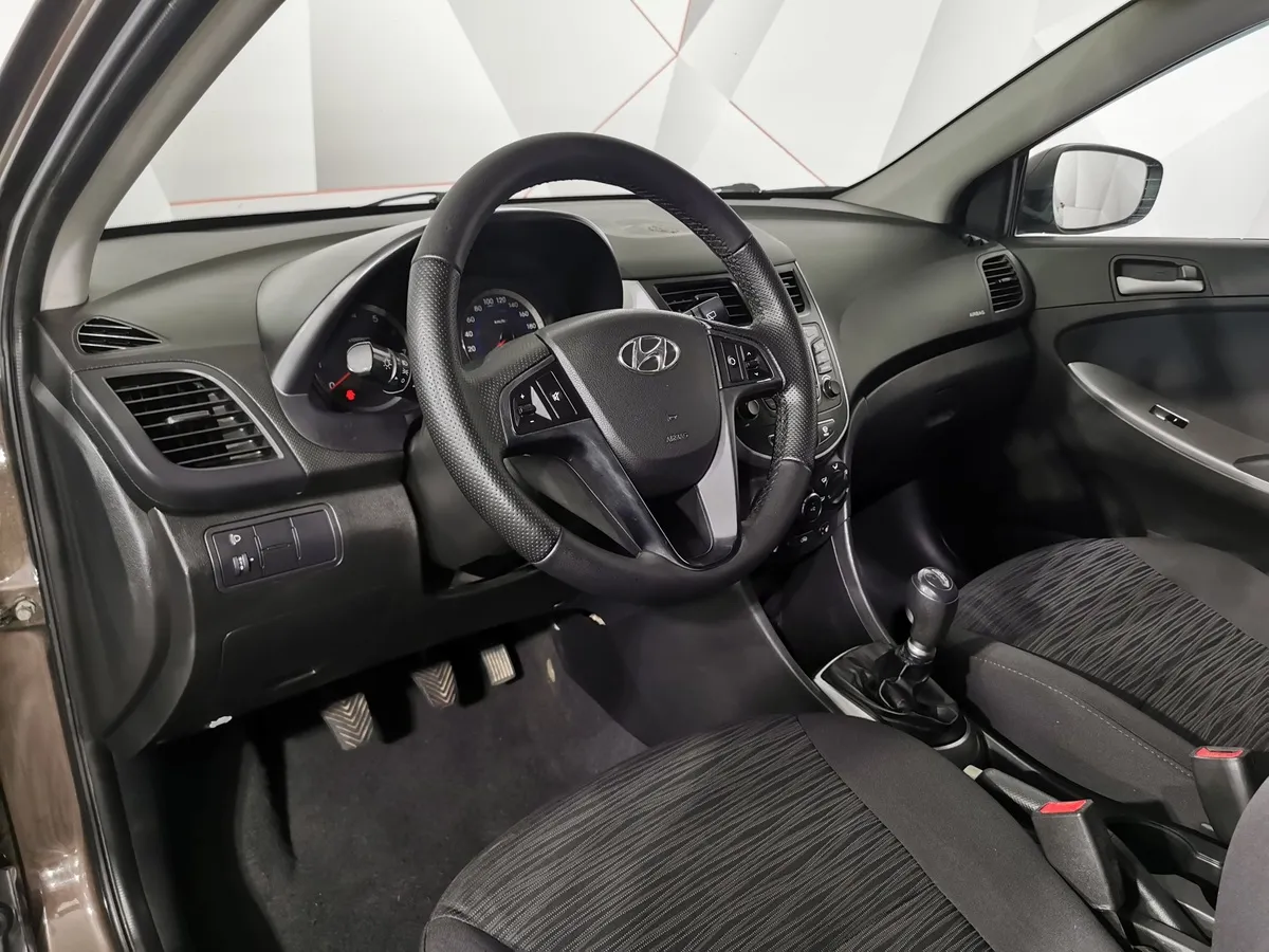 Hyundai Solaris 1.4 MT (107 л.с.) Active Коричневый в АВИЛОН. Слайд №17