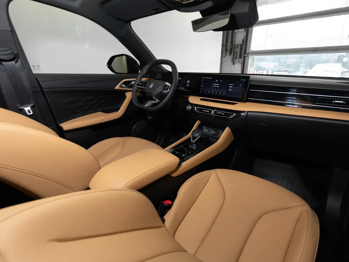 Москвич М70 1.5 DCT FWD (150 л.с.) Драйв Черный в АВИЛОН. Слайд №12