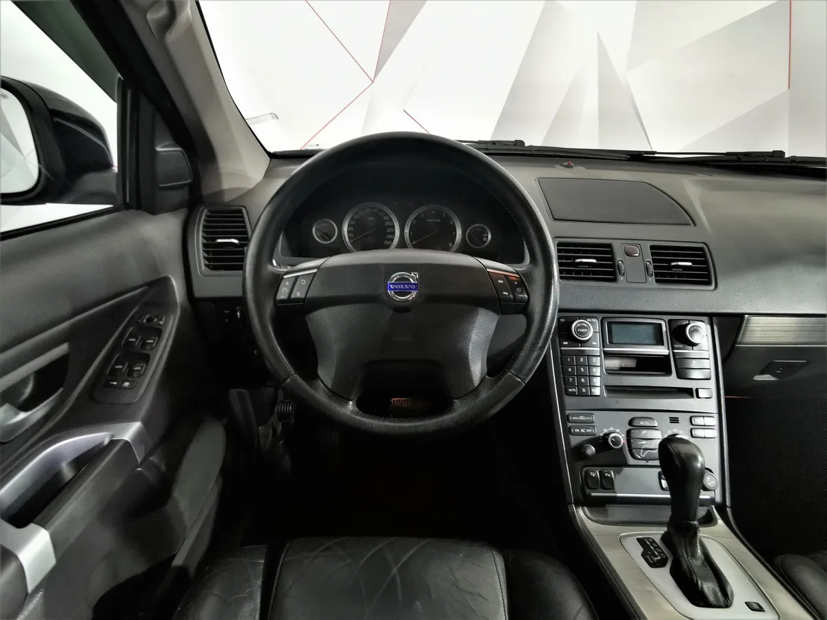 Volvo XC90 2.5 T5 Geartronic AWD (5 мест) (210 л.с.) Черный в АВИЛОН. Слайд №19
