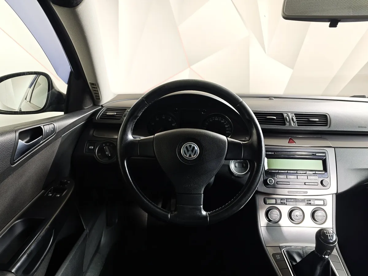 Volkswagen Passat 1.6 MPI MT (102 л.с.) Черный в АВИЛОН. Слайд №19