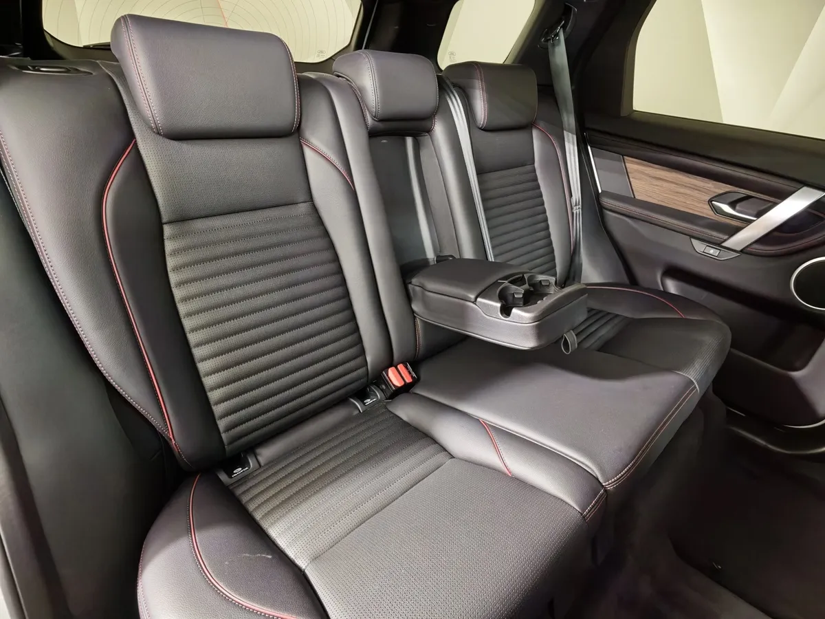 Land Rover Discovery Sport 2.0 Si4 AT AWD (249 л.с.) R-Dynamic SE Белый в АВИЛОН. Слайд №17