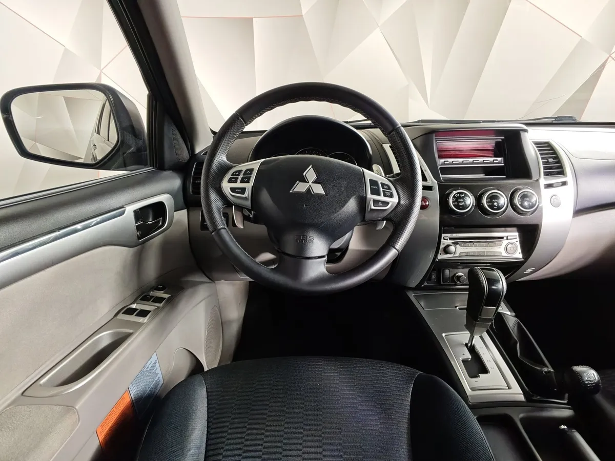 Mitsubishi Pajero Sport 2.5 DI-D AT AWD (178 л.с.) Серый в АВИЛОН. Слайд №20