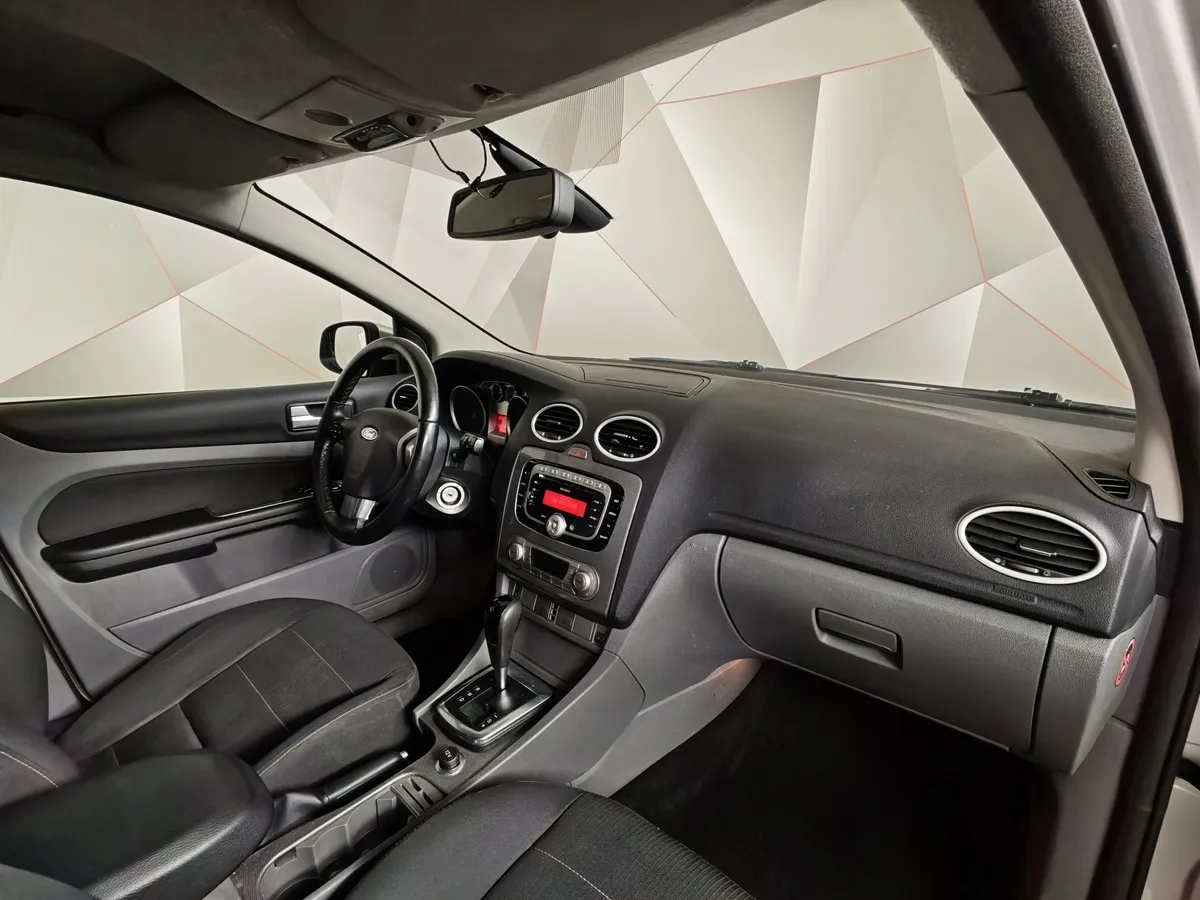 Ford Focus 1.6 AT (101 л.с.) Ghia Серебристый в АВИЛОН. Слайд №11