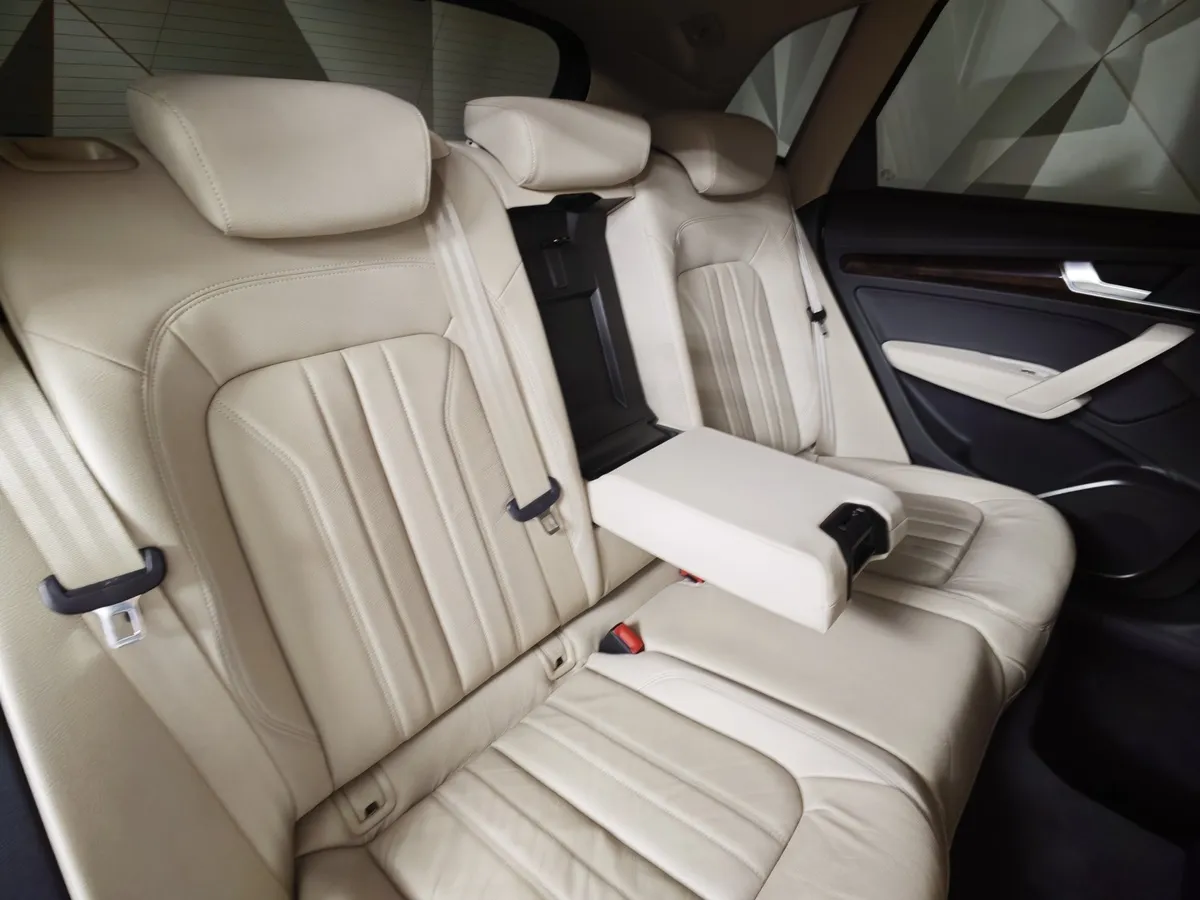Audi Q5 2.0 TFSI S tronic quattro (249 л.с.) Design Белый в АВИЛОН. Слайд №16