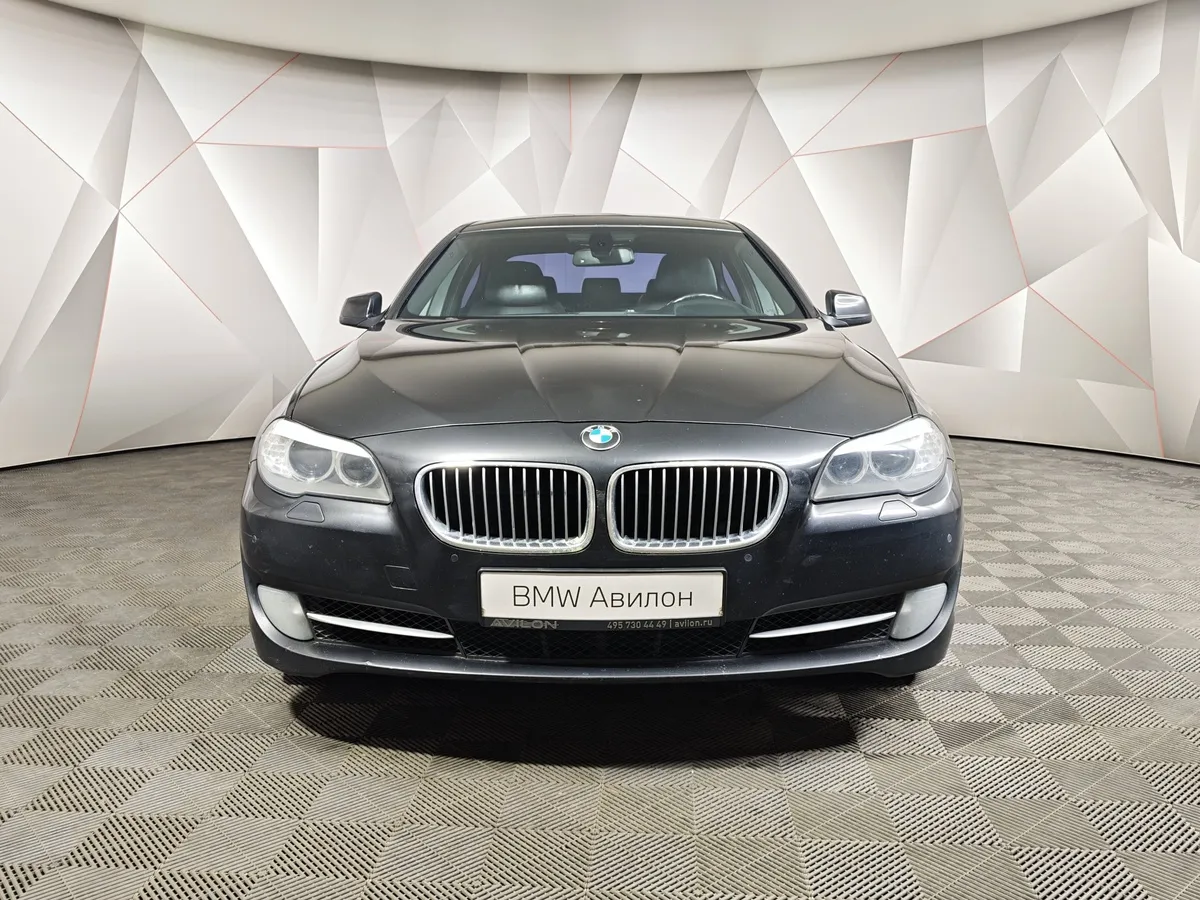 BMW 5 серия 528i xDrive Steptronic (245 л.с.) Черный в АВИЛОН. Слайд №3