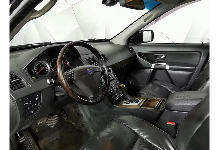 Volvo XC90 2.5 T5 Geartronic AWD (5 мест) (210 л.с.) Черный в АВИЛОН. Слайд №19