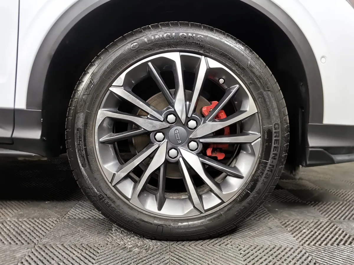 Geely Coolray 1.5T 7DCT 2WD (150 л.с.) Flagship Белый в АВИЛОН. Слайд №9