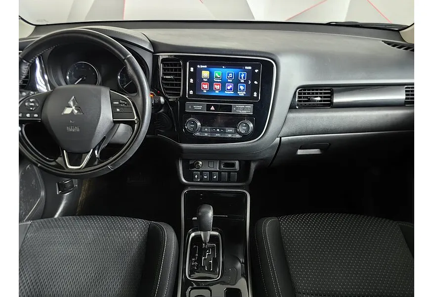 Mitsubishi Outlander 2.0 CVT 4WD (146 л.с.) Серебристый в АВИЛОН. Слайд №15