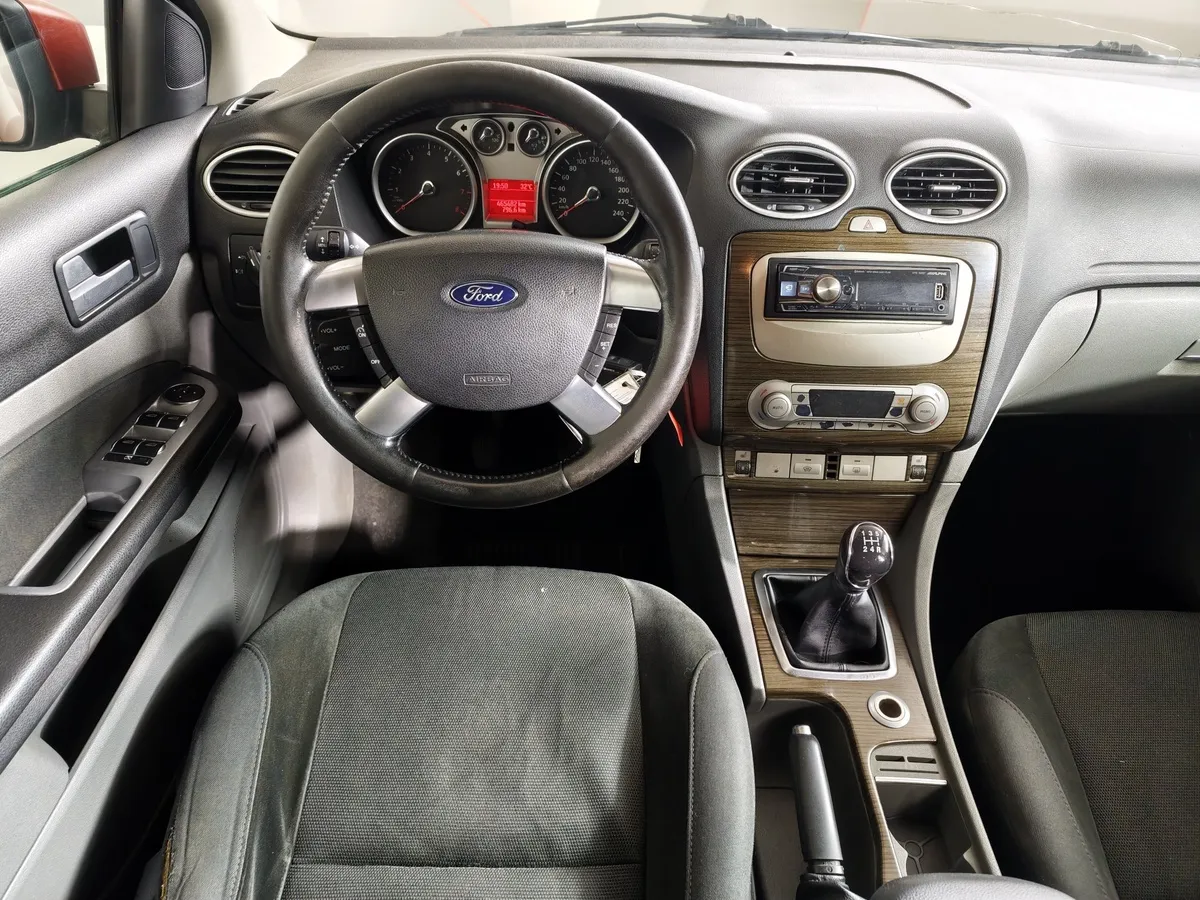 Ford Focus 1.6 MT (116 л.с.) Ghia Оранжевый в АВИЛОН. Слайд №16