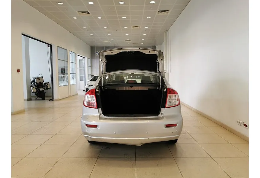 Suzuki SX4 1.6 MT (107 л.с.) Серебристый в АВИЛОН. Слайд №11