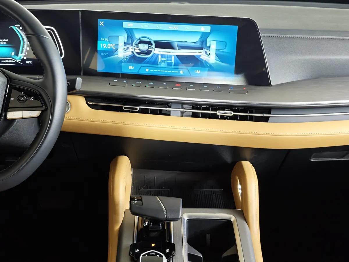 Changan HUNTER PLUS 2.0 AT 4WD (226 л.с.) Luxe Красный в АВИЛОН. Слайд №15