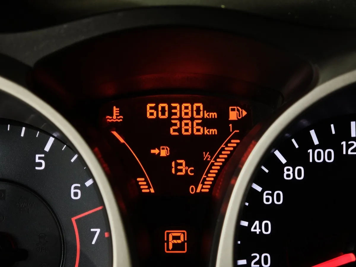 Nissan Juke 1.6 CVT (117 л.с.) Серый в АВИЛОН. Слайд №18