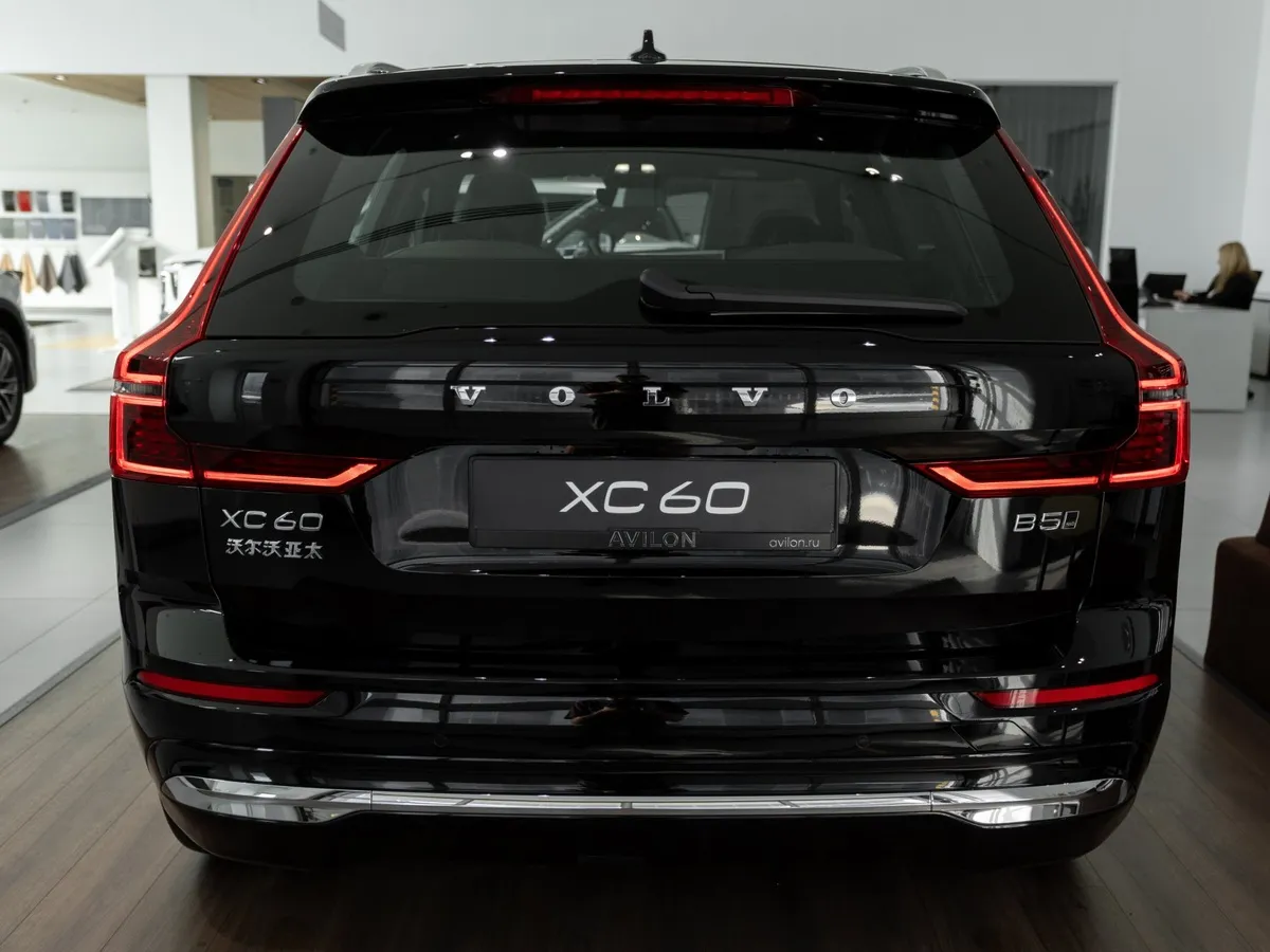 Volvo XC60 2.0 AT AWD (264 л.с.) Luxury Edition Черный в АВИЛОН. Слайд №4
