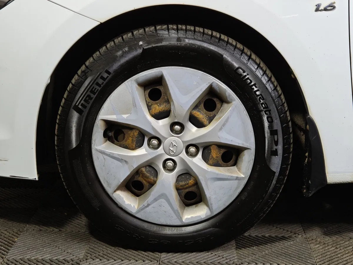 Hyundai Solaris 1.6 MT (123 л.с.) Comfort Белый в АВИЛОН. Слайд №9