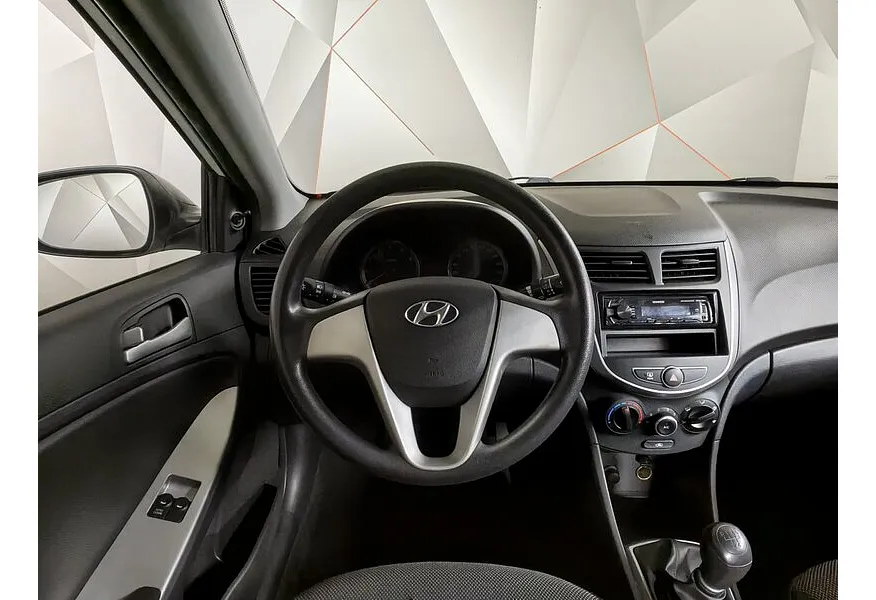 Hyundai Solaris 1.4 MT (107 л.с.) Classic Белый в АВИЛОН. Слайд №19