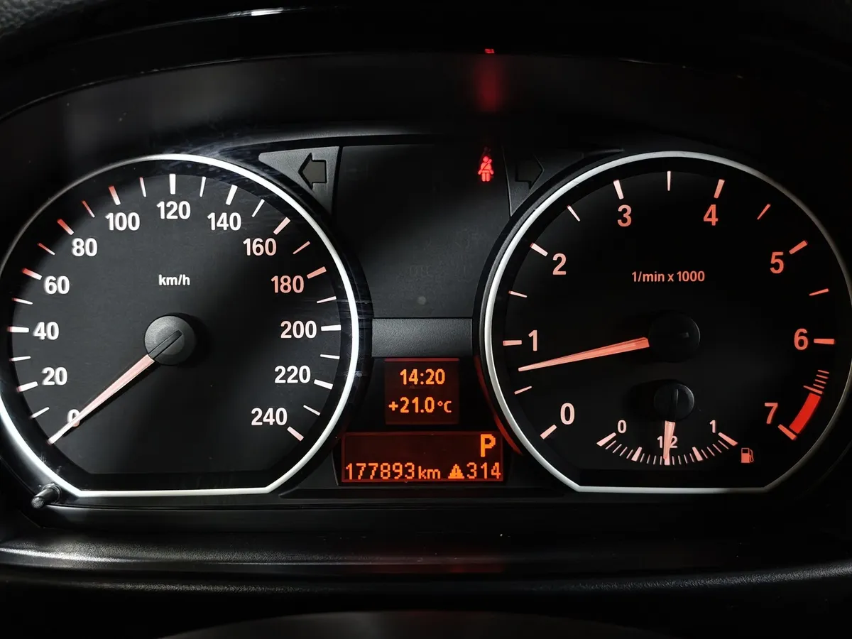 BMW 1 серия 116i AT (115 л.с.) Белый в АВИЛОН. Слайд №13