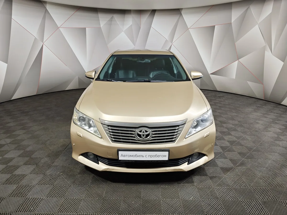 Toyota Camry 2.5 AT (181 л.с.) Бежевый в АВИЛОН. Слайд №7
