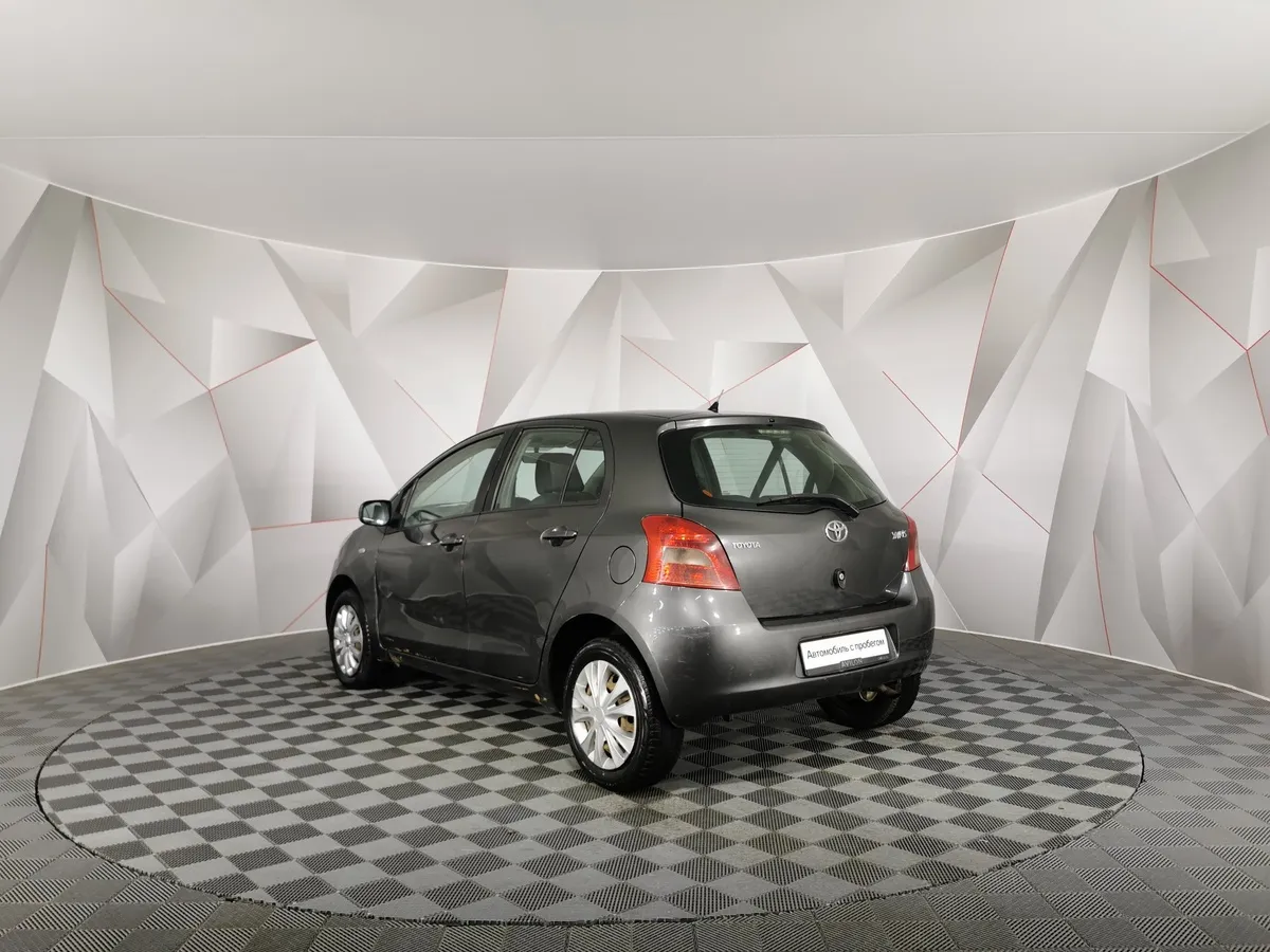 Toyota Yaris 1.3 MMT (87 л.с.) Серый в АВИЛОН. Слайд №4