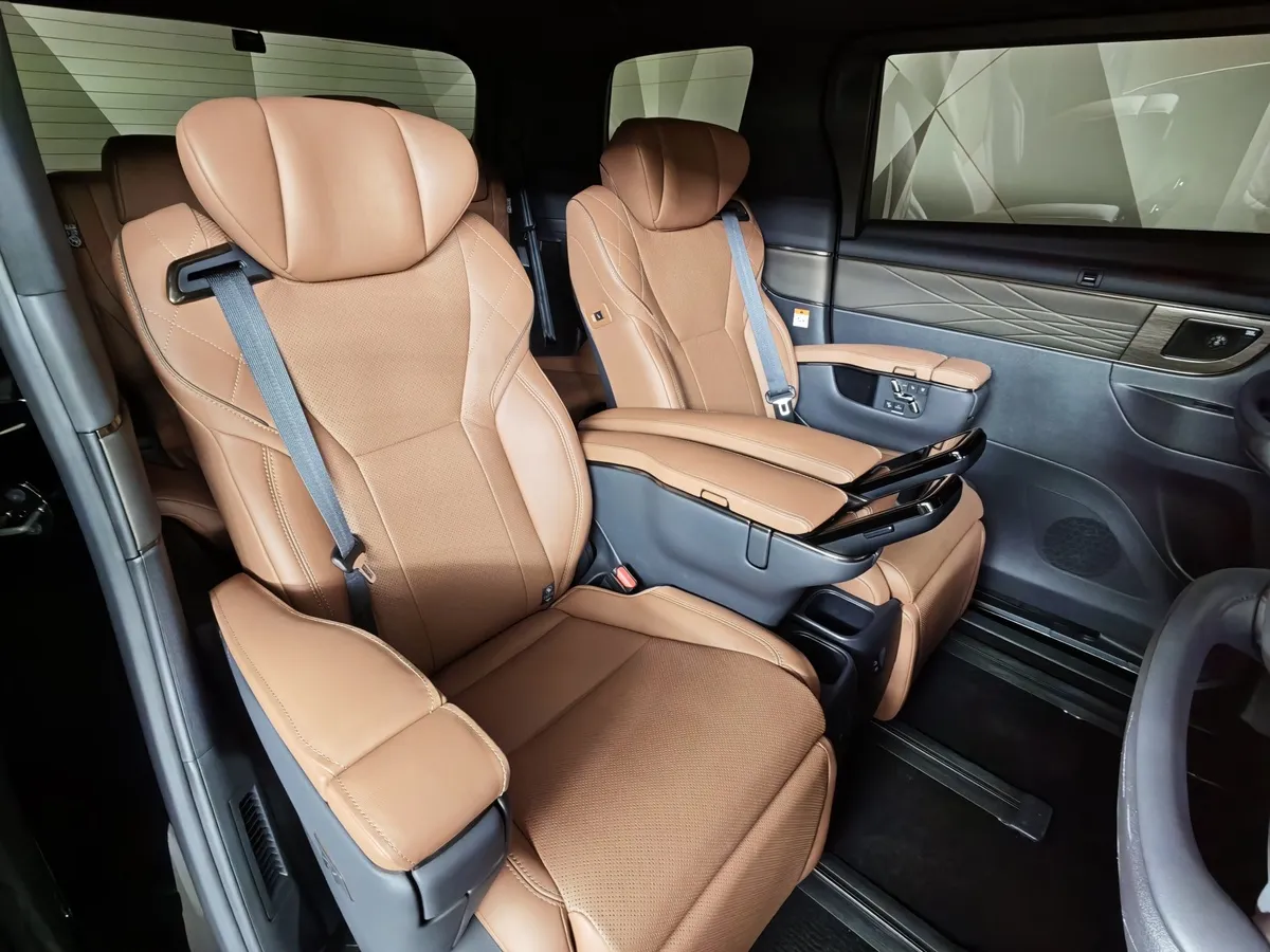 Toyota Alphard 2.5h AT 4WD (190 л.с.) Черный в АВИЛОН. Слайд №15