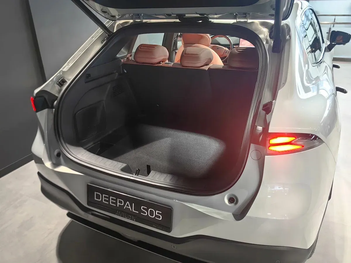 Deepal S05 AT 2WD (272 л.с.) Люкс Серебристый в АВИЛОН. Слайд №20