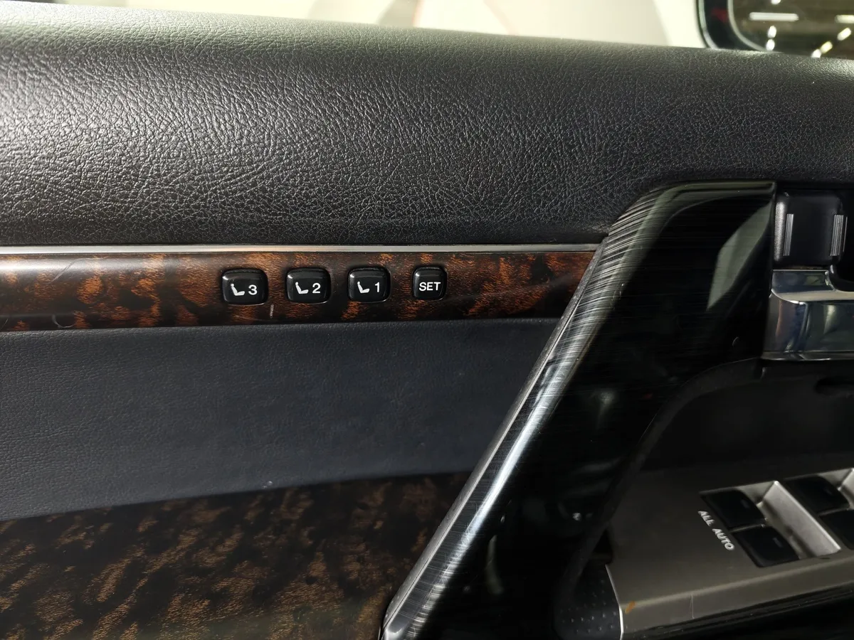 Toyota Land Cruiser 4.5 Twin-Turbo D AT 4WD (5 мест) (235 л.с.) Престиж Черный в АВИЛОН. Слайд №20