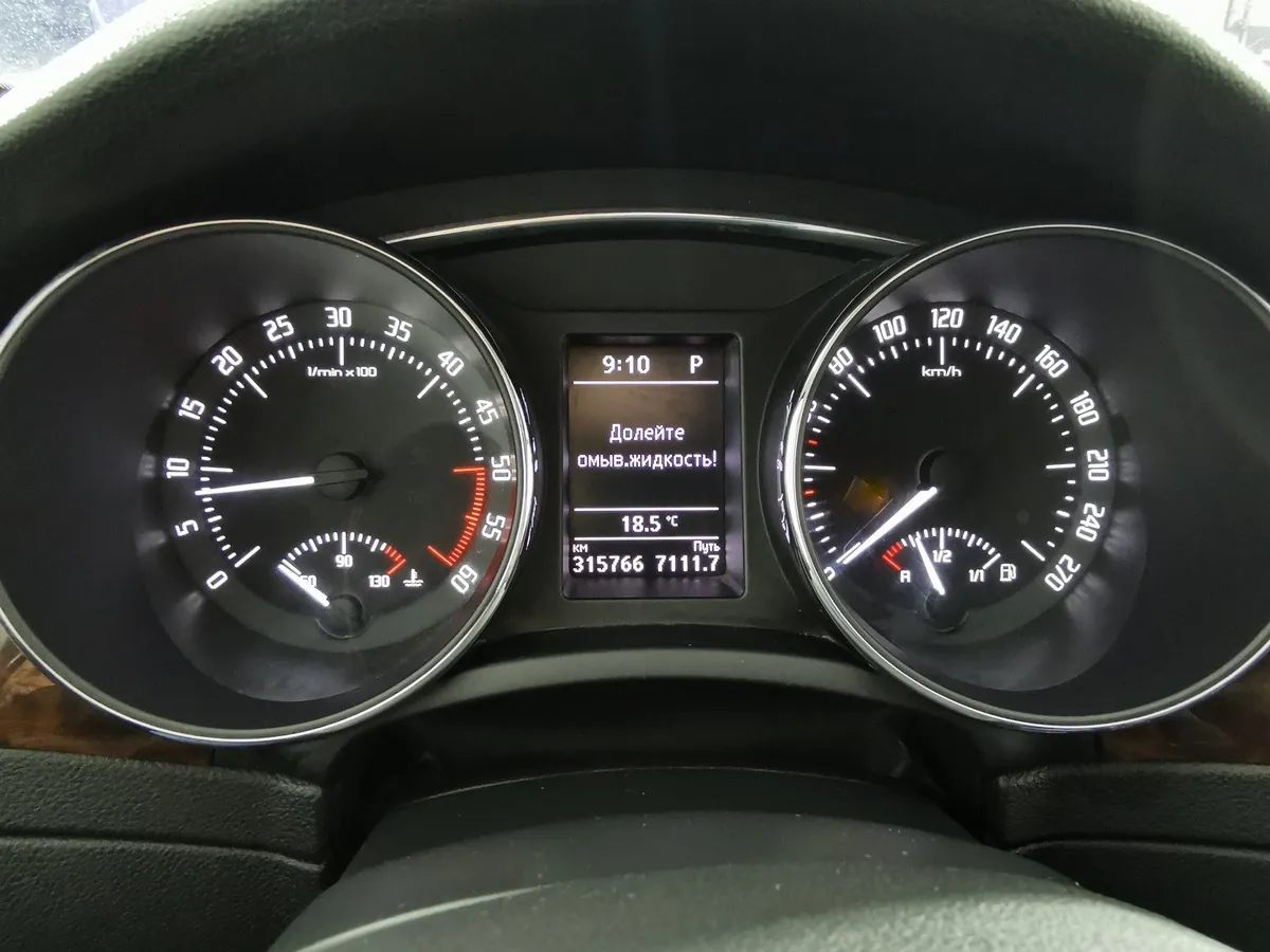 Skoda Superb 2.0 TDI DSG (140 л.с.) Черный в АВИЛОН. Слайд №16