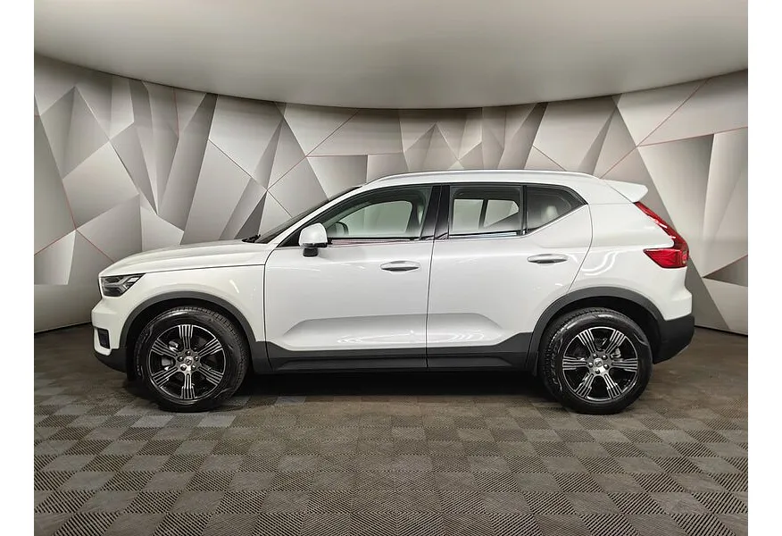 АВИЛОН - Volvo XC40 2.0 T4 Drive-E AT AWD (190 л.с.) Inscription Белый - slide 2