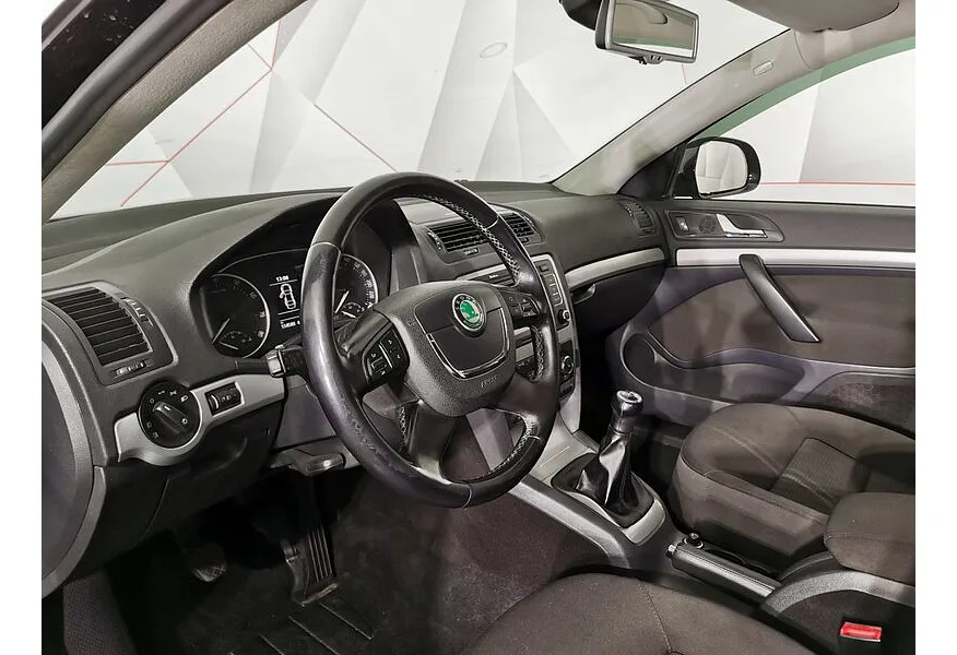 Skoda Octavia 1.8 TSI MT (152 л.с.) Ambition (CKD) Черный в АВИЛОН. Слайд №19