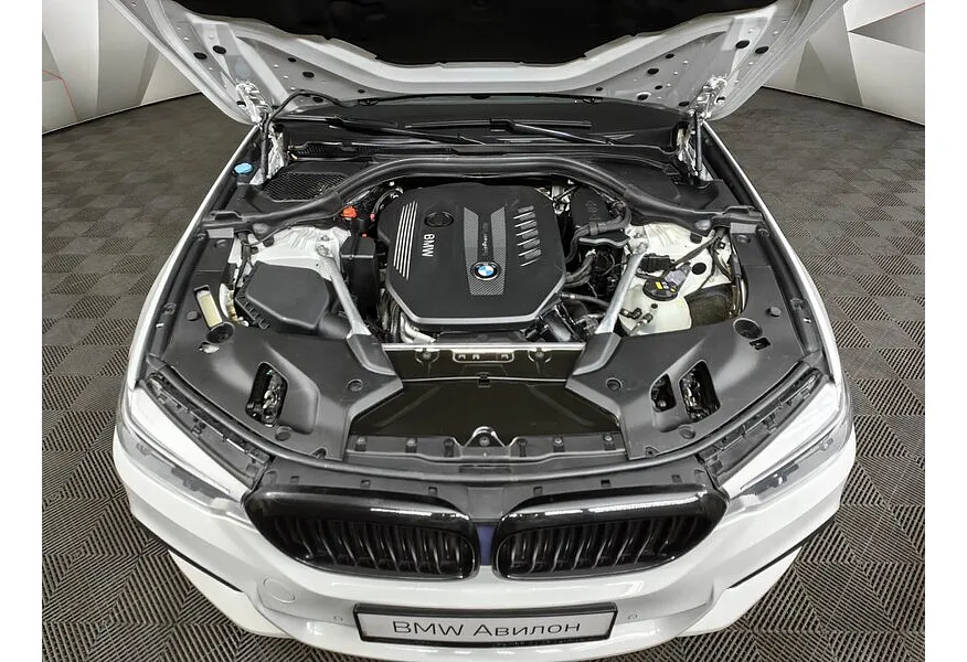 BMW 5 серия 530d xDrive Steptronic (249 л.с.) Base (Локальная сборка) Белый в АВИЛОН. Слайд №10