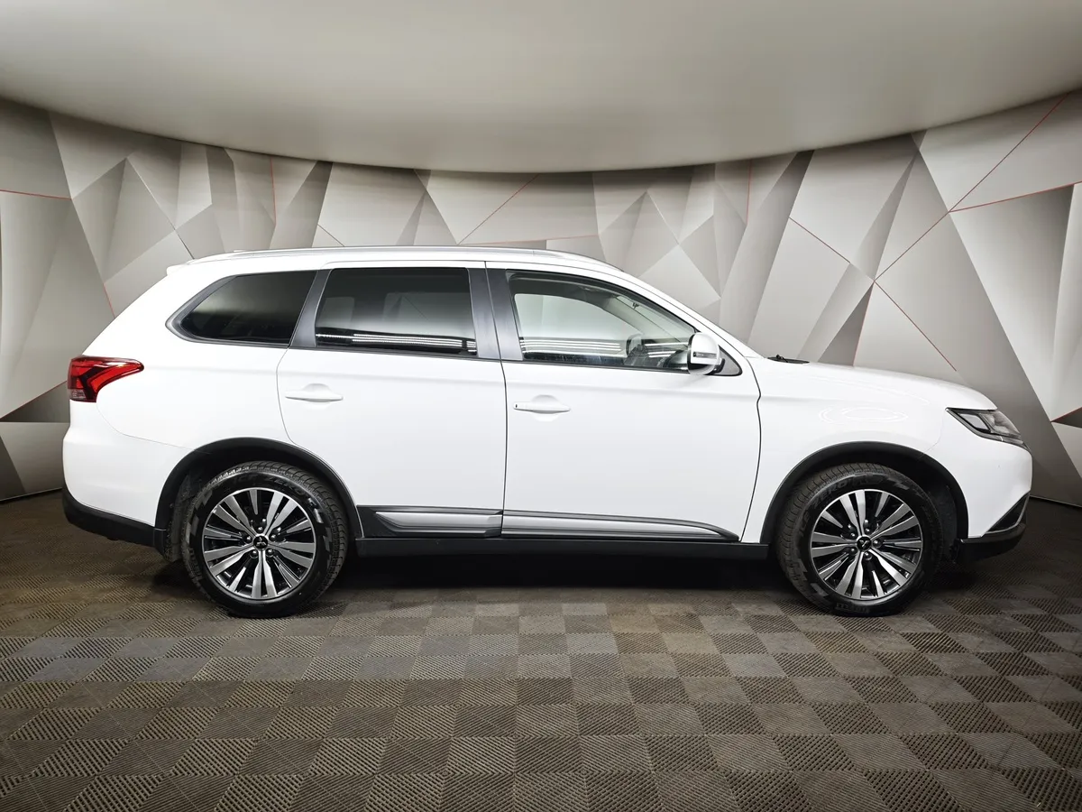 Mitsubishi Outlander 2.0 CVT (146 л.с.) Invite Белый в АВИЛОН. Слайд №6