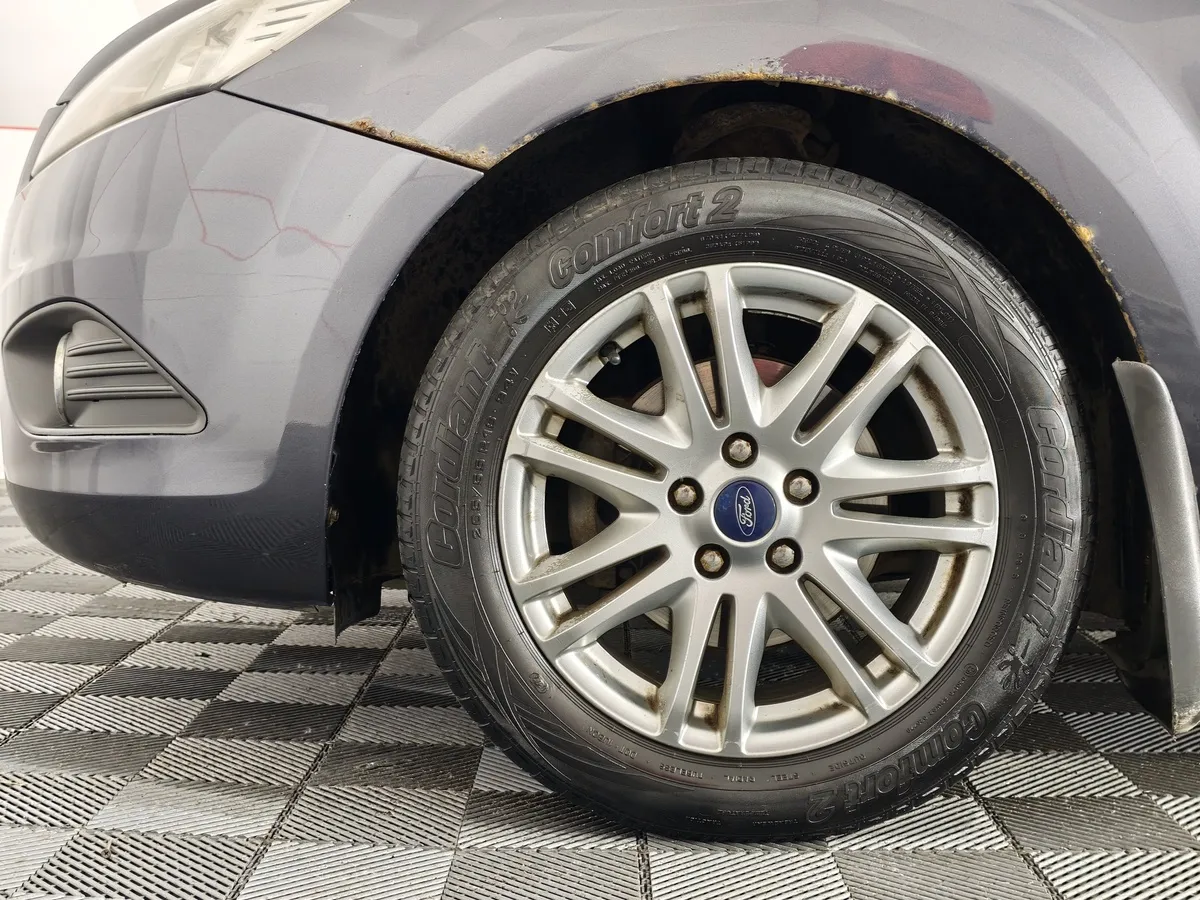 Ford Focus 1.6 AT (101 л.с.) Ghia Серый в АВИЛОН. Слайд №9