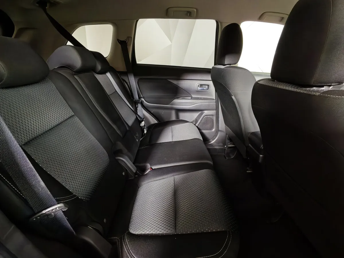 Mitsubishi Outlander 2.0 CVT (146 л.с.) Invite Черный в АВИЛОН. Слайд №16