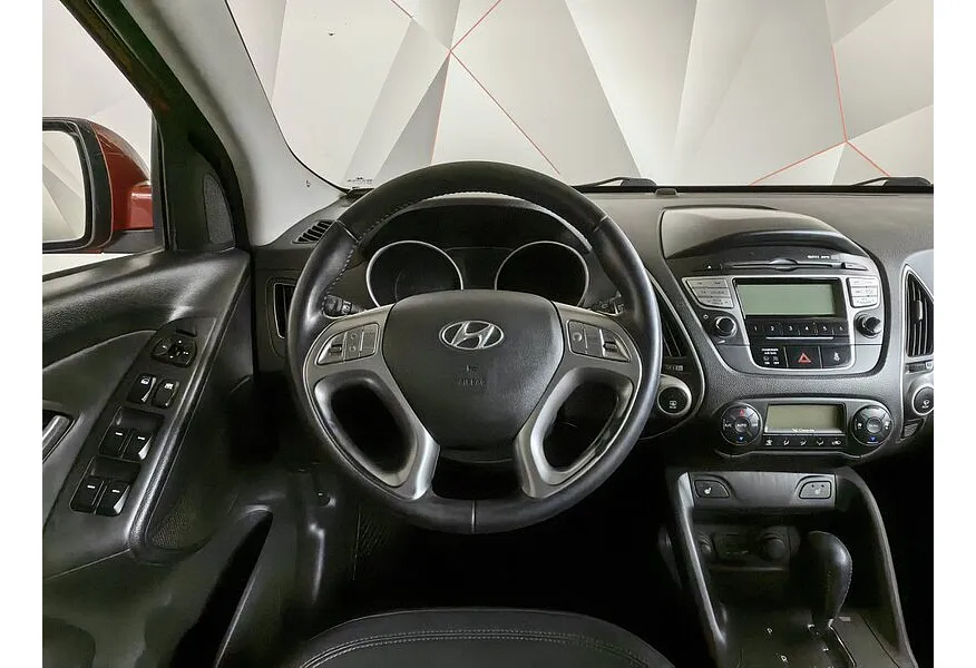 Hyundai ix35 2.0 AT 4WD (150 л.с.) Comfort + Navi Красный в АВИЛОН. Слайд №12