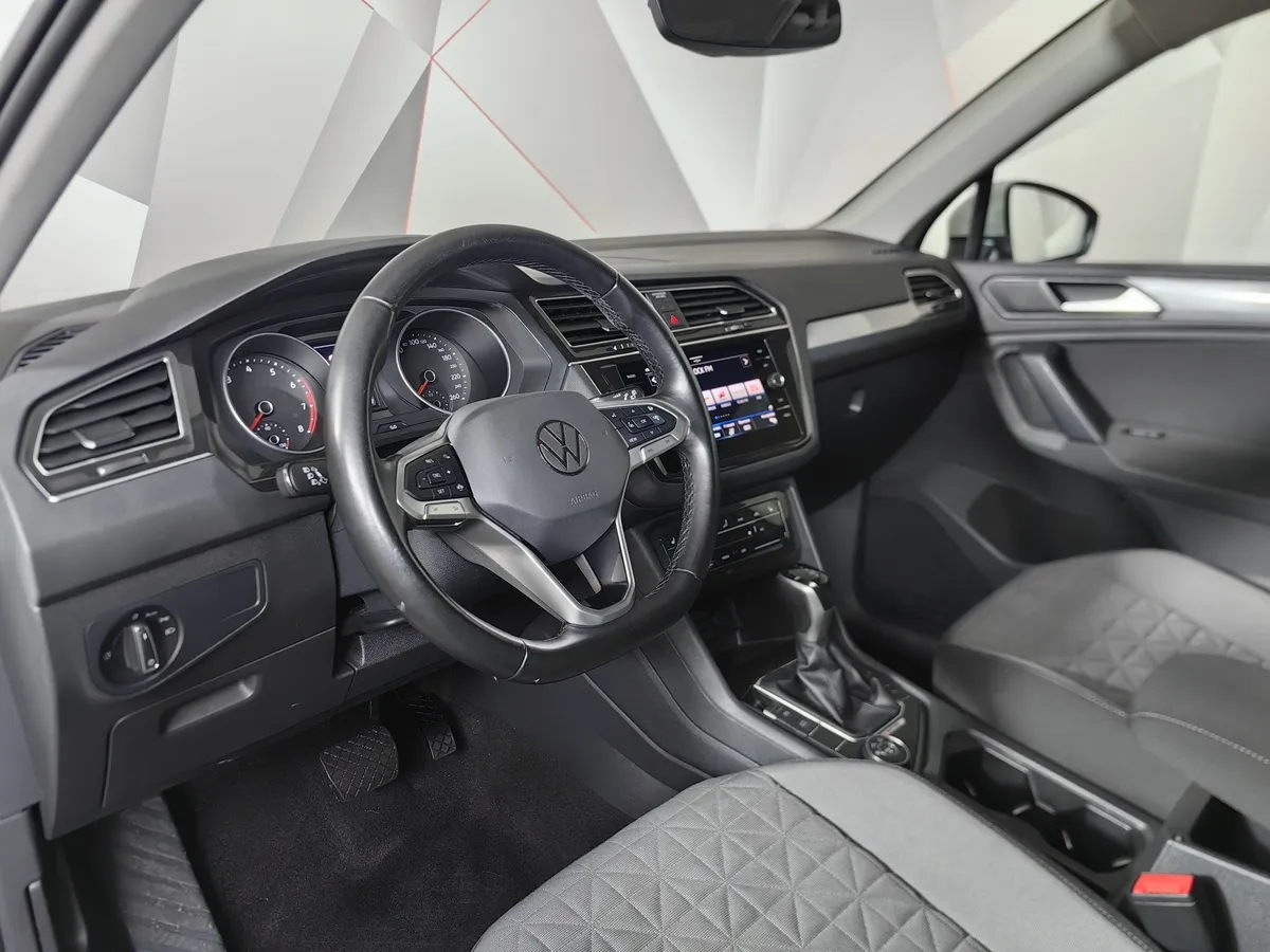 Volkswagen Tiguan 2.0 TSI 4Motion AT (180 л.с.) Status Белый в АВИЛОН. Слайд №18