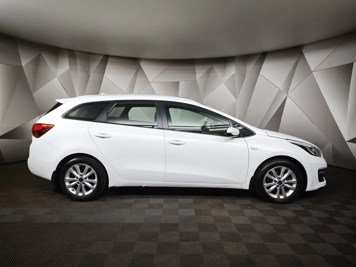 Kia Ceed 1.6 AT (129 л.с.) Luxe Белый в АВИЛОН. Слайд №6