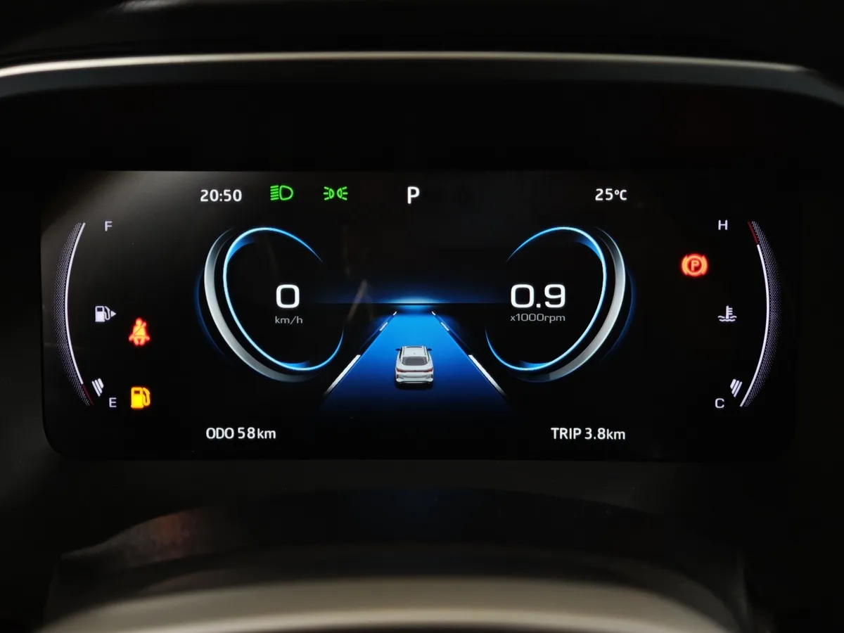 Москвич 6 1.5T CVT 2WD (136 л.с.) Business Белый в АВИЛОН. Слайд №18