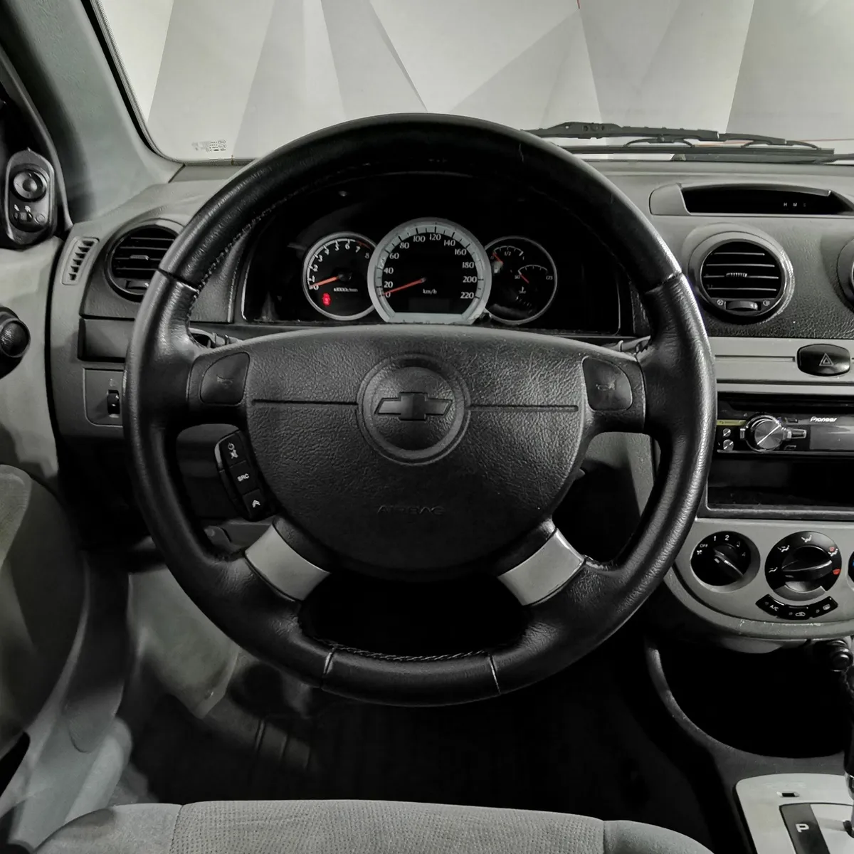 Chevrolet Lacetti 1.6 MT (109 л.с.) Platinum Серебристый в АВИЛОН. Слайд №19