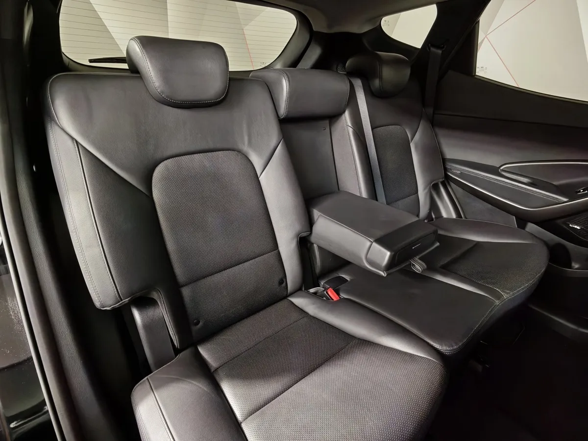 Hyundai Santa Fe 2.4 AT 4WD (175 л.с.) High-tech Черный в АВИЛОН. Слайд №17