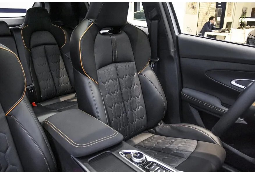 АВИЛОН - Changan UNI-T 1.5T 7DCT (181 л.с.) Luxe Черный - slide 6