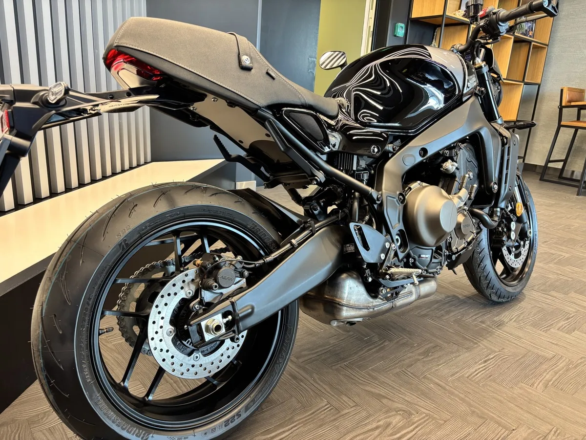 Yamaha XSR900 888 см³ (120 л.с.) (120) 888 Черный в АВИЛОН. Слайд №8