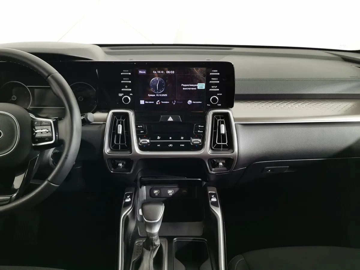 Kia Sorento 2.5 MPI 4WD AT (180 л.с.) Comfort Белый в АВИЛОН. Слайд №13